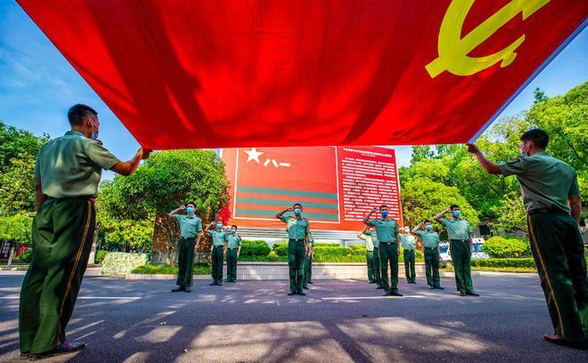 农用车载人被拘留12天，而且还要罚款1000元，对此你怎么看？游戏画面